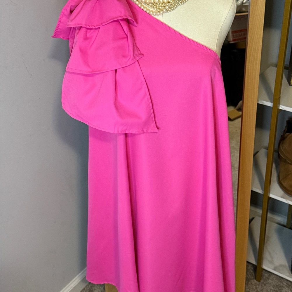 Fuchsia/Magenta Sexy Dress with left side slit.‎ Dancing, Girls night out.